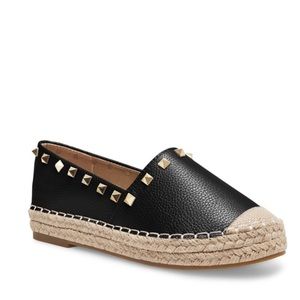 Steve Madden Kasual studded flats